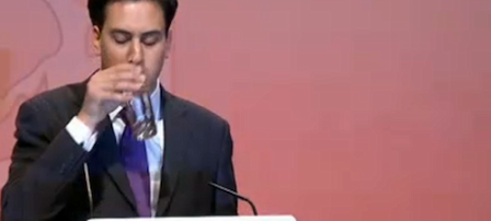 Miliband trinkt Wasser